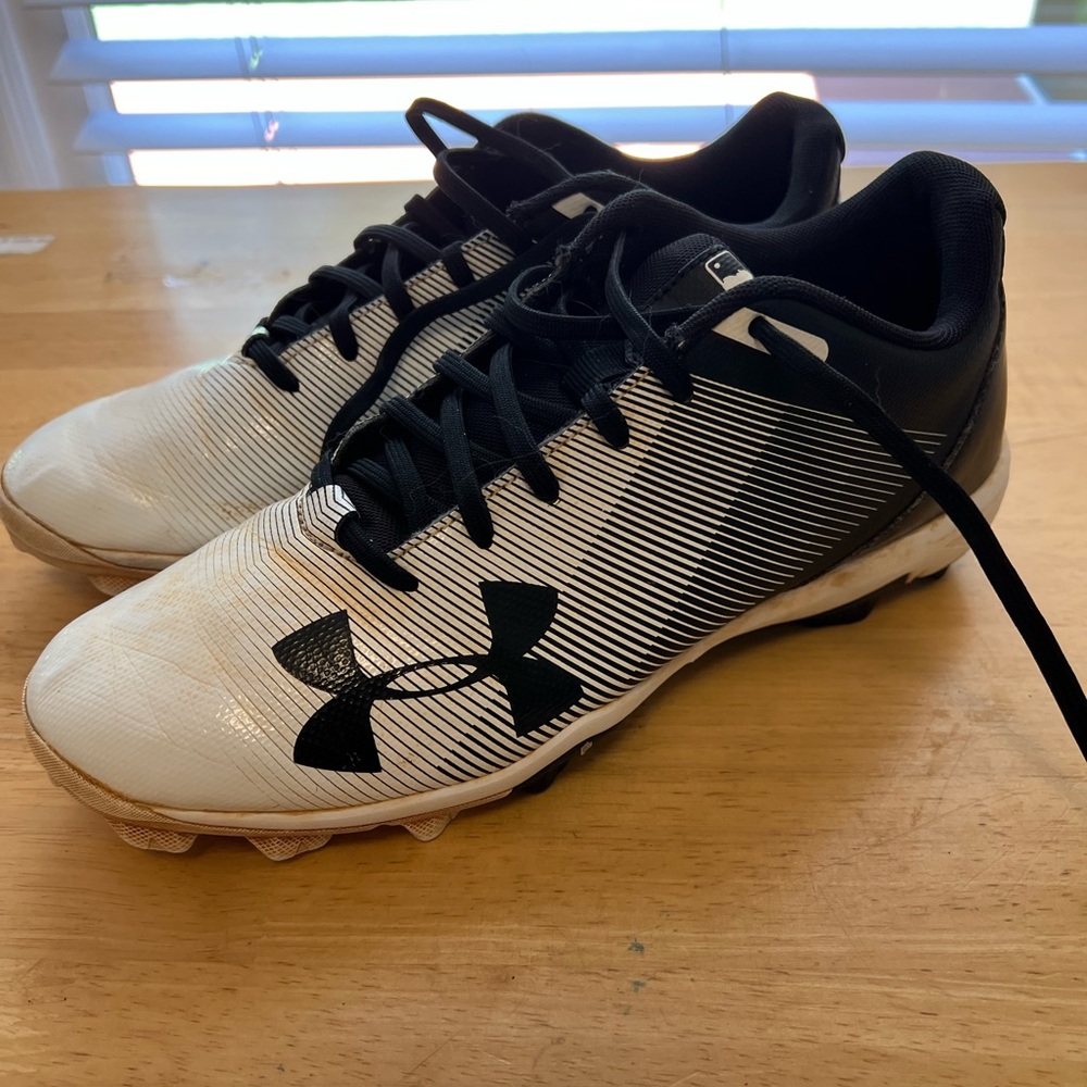 Under Armour Men’s Size 8.5 Baseball Cleats